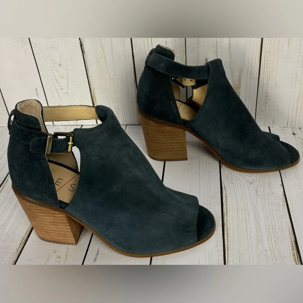 Sole Society Navy Blue Suede Peep‎ Toe Cutout Block Heel Booties Size 7M 37.5